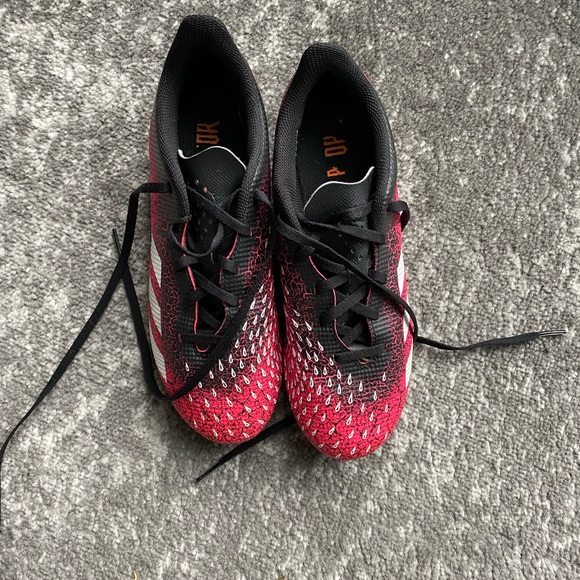 Adidas Soccer shoes - Picture 3 of 5